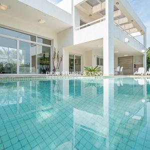 Alquiler Anual Casa En Boulevard Park Con 5 Dormitorios
