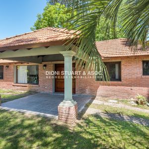 Casa En Venta En Cantegril Con 3 Dormitorios Y Dependencia + Piscina