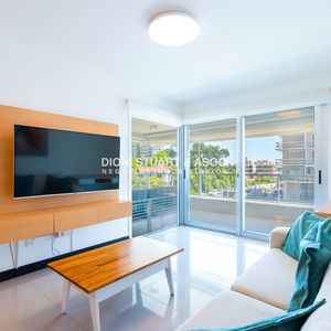 Apartamento En Venta En Playa Mansa De 2 Dormitorios Con Parrillero