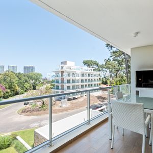 Apartamento En Venta De 4 Dormitorios Con Parrillero - Emerald - Playa Mansa