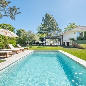 Casa En El Golf En Alquiler Anual De 4 Dormitorios Y Dep. - Totalmente Equipada