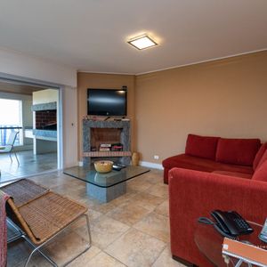 Apartamento En Venta De 4 Dormitorios C/ Cochera En Playa Mansa