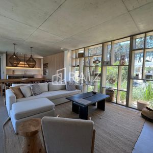 Casa En Venta 5 Dormitorios + Dependencia Jose Ignacio