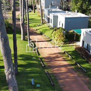 En Pinares, Punta Del Este Vende Terreno Ideal Para Inversión