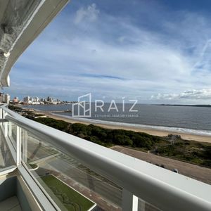 Apartamento En Venta 3 Dormitorios Y Dependencia Playa Mansa