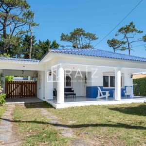 Casa En Venta Y Alquiler Temporal A Metros Del Mar, Punta Del Este