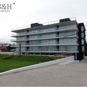 Frente Al Mar, 3 Dormitorios, 2 Baños,  En Venta , Punta Del Este