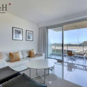 Apartamento De 3 Dormitorios En Venta Primera Línea Del Mar, Playa Brava Punta Del Este