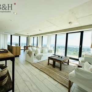 Venta De Apartamento De 1 Dormitorio En Suite Piso Alto De Torre Surfside Village, Punta Del Este