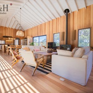 Casa En Alquiler Temporal De 4 Dormitorios, En Jose Ignacio, Barrio Laguna Escondida