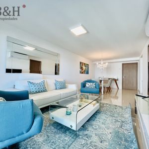 Apartamento Piso Alto Con Vista De 3 Dormitorios Y Parrillero En Playa Brava, Punta Del Este