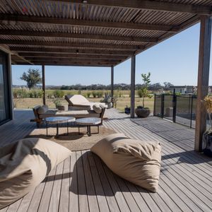 Hermosa Casa En El Quijote- 3 Dormitorios + Dependencia De Servicio Con Baño. Disponible En Alquiler Anual A Partir De Marzo 2025
