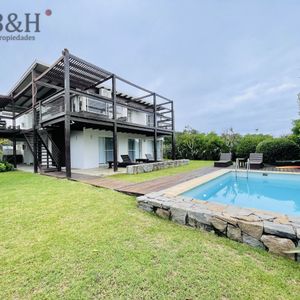 Excelente Casa De 5 Dormitorios En Manantiales, Punta Del Este