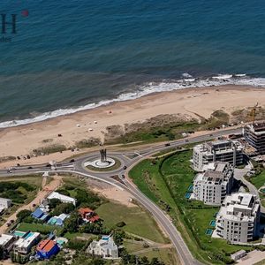 Apartamento En Alquiler Temporal, De 3 Dormitorios En Suite, En Manantiales, Aldeana