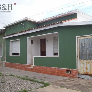 Casa De 3 Dormitorios A La Venta En Aigua - Maldonado