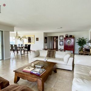 Se Vende O Alquila Pent-house 3 Dormitorios + Servicio En Barrio Cantegril - Punta Del Este