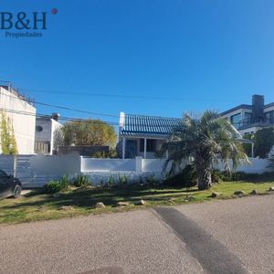 Se Vende Casa Con 2 Dormitorios En Manantiales