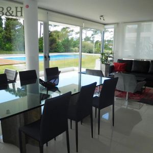 Apartamento En Brava 2 Dormitorios 2 Baños, Garage