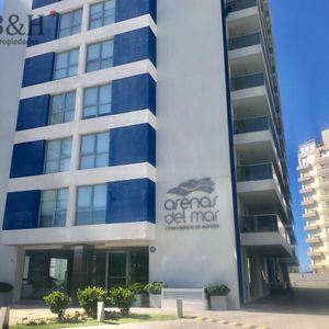 Apartamento En Alquiler Anual   Torre Nueva Con Servicios. Vista Al Mar