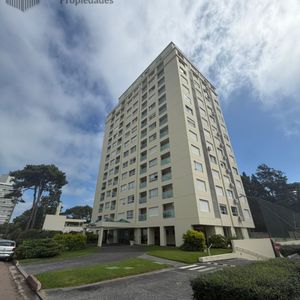 Apartamento En Alquiler De 1 Dormitorio En Punta Del Este , Edificio Doce Lunas
