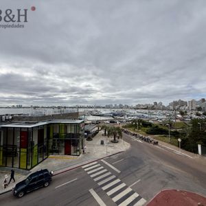 Apartamento En Venta En Edificio Dársena Frente Al Puerto De Punta Del Este