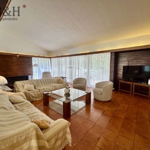 Venta Casa En Cantegril Con 4 Dormitorios Y 3 Baños En Cantegril