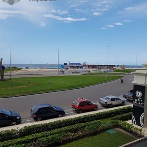 Apartamento De 4 Dormitorios En Punta Del Este , Torre Imperiale . Playa Brava
