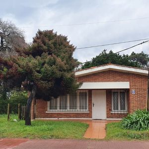 Casa Esquinera.  Solo Alquiler Temporal