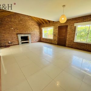 Alquiler Anual Usd 1.800 Zona Colegios