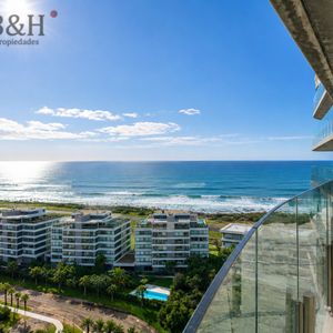 Espectacular Apartamento De 2 Dormitorios Y Medio, Piso Alto, Torre Surfside, Punta Del Este