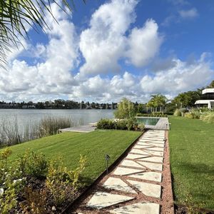 Frente Al Lago