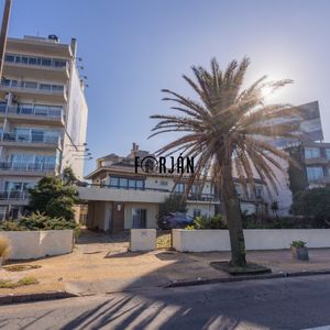 Casa En Venta C/ Cochera En Malvin