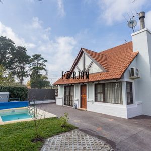 Casa En Venta C/ Cochera En Solymar