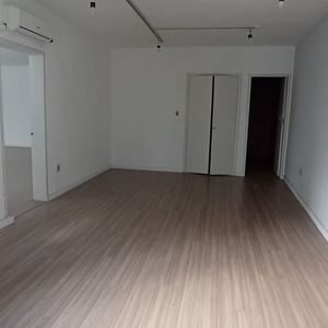 Amplio Apartamento Para Oficinas Centro De Ciudad Vieja