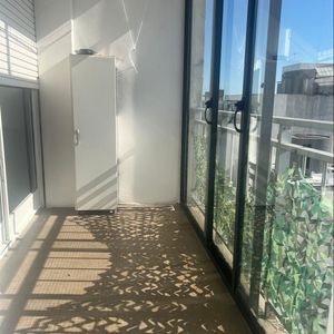 Apartamento 3 Dormitorios, Amplios; Servicio 2baños ,a Mts De 18.