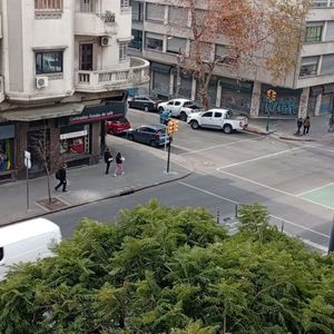 Excelente Apartamento 2 Dormitorios C Terraza S/ 18 De Julio Con Renta, Cerca De 3cruces Y Zona Universidades