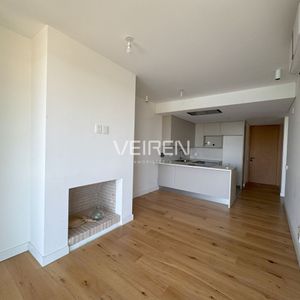Apartamento De Dos Dormitorios Con Estufa Y Vista Al Lago En Well