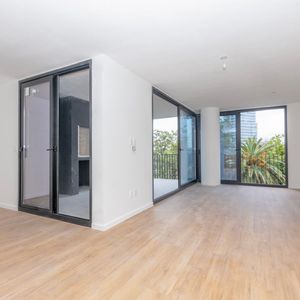 Loft De 71 M2 A Estrenar Frente A Plaza Varela. Con Cochera. Sin Gastos De Ocupación!