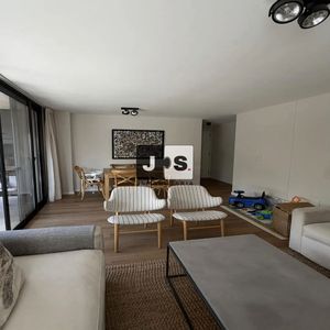 Casa En Alquiler C/ Cochera En Parque Miramar
