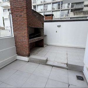 Alquiler Apartamento Pocitos 1 Dormitorio Con Patio Y Parrillero.