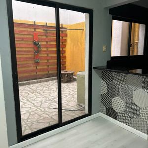 Alquiler/ Apartamento 3 Dormitorios/ Balcon + Patio/ Centro