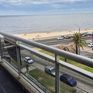 Apartamento En Alquiler C/ Cochera En Malvin
