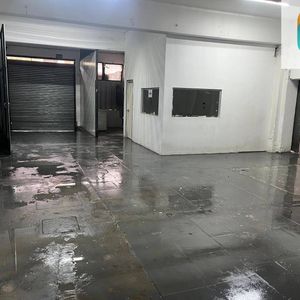 Alquiler De Galpones En La Comercial. 1 De 237m2 O 2 Locales De 500 M2