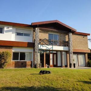 Venta Y Alquiler Temporario De Gran Casa En Pinares A Una Cuadra De La Playa