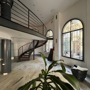 Local Comercial En Alquiler - Edificio El Fundador