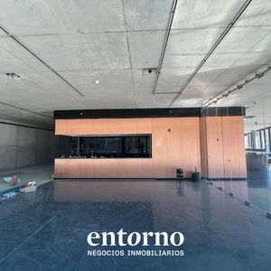 Alquiler De Local Con Barra, Patio Y Gran Frente Vidriado – Planta Baja En Edificio De Categoría