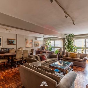 Venta De Apartamento 5 Dormitorios En Pocitos