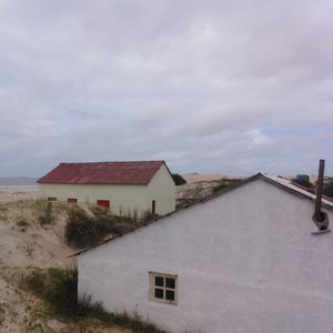 Barra Valizas, Casa Frente Al Mar, Con Entre Piso Y Divisiones, Excelete Estado!