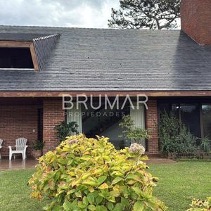 Venta Casa En Playa Mansa 3 Dormitorios Y Servicio Completo