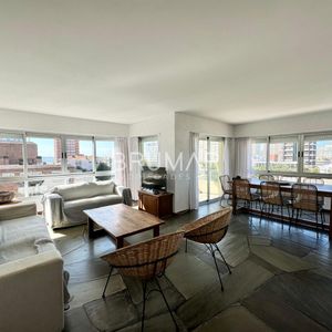 Apartamento En Venta De Tres Dormitorios En Punta Del Este